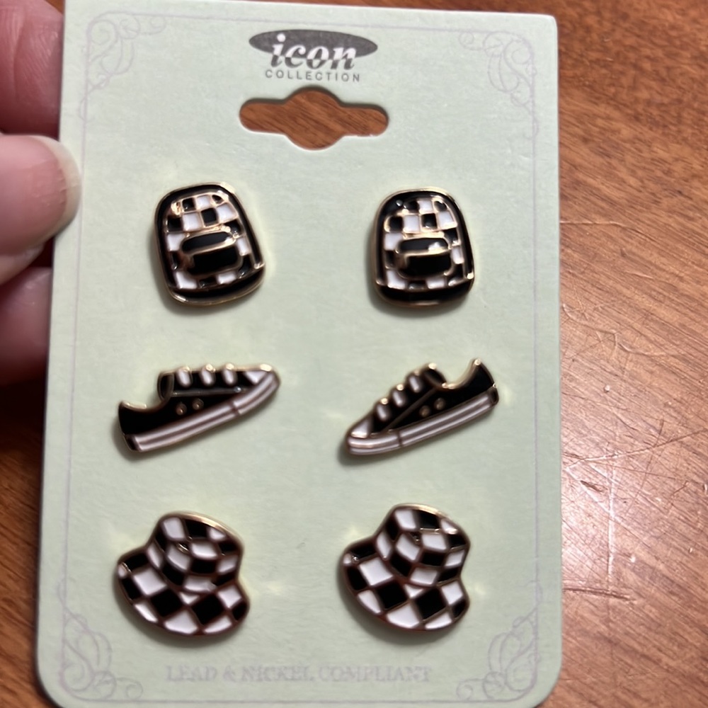 Black, white & gold earrings. Set/3. Trendy shoes, backpack & bucket hat. - Picture 4 of 7